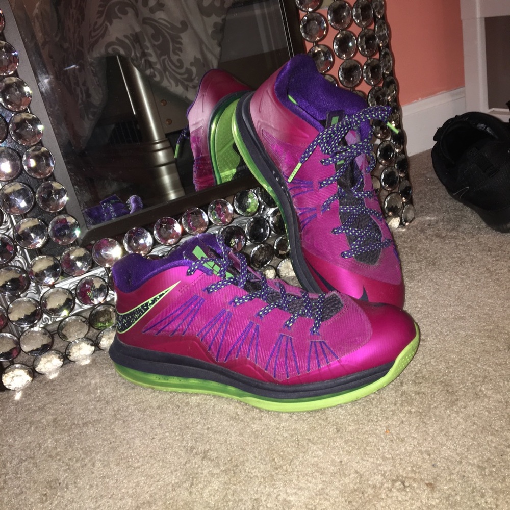 tennis shoes